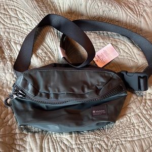 lululemon all day essentials belt bag, green, NWT
